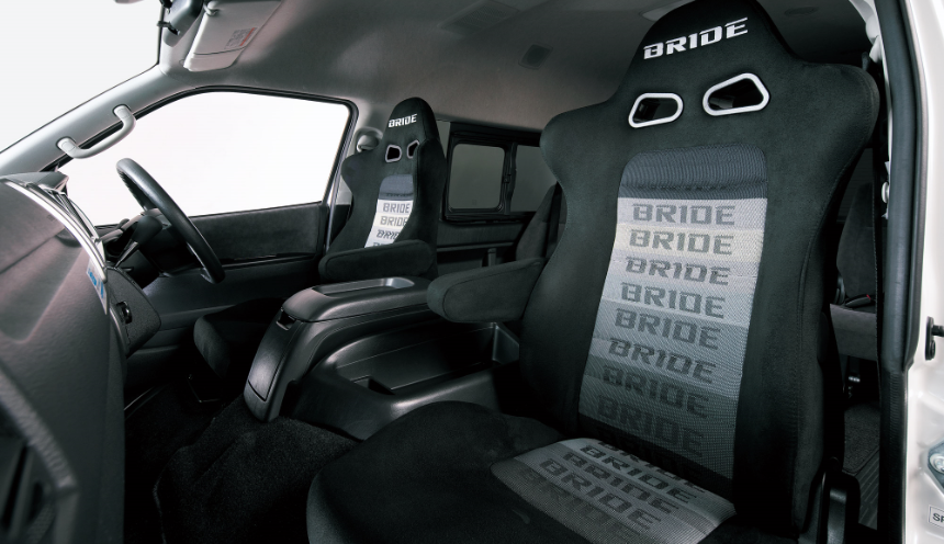 ハイエース|全製品、安心の車検適合。スポーツシートを選ぶならBRIDE 
